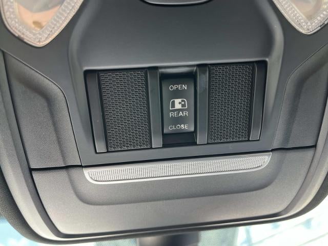 2020 RAM 1500 Big Horn Crew Cab 4x4 5'7" Box