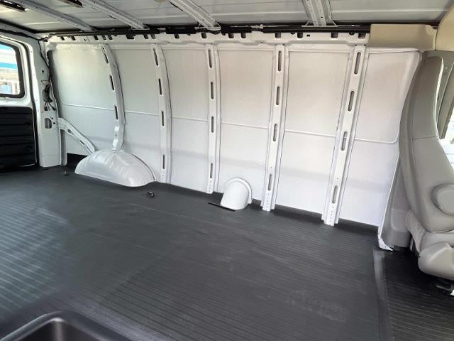 2025 Chevrolet Express Cargo 3500 WT