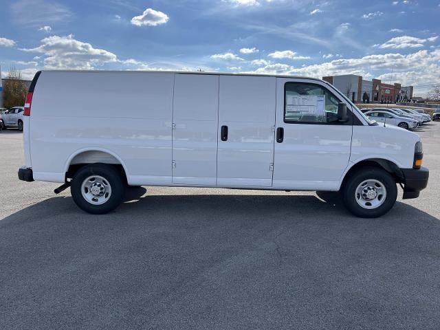 2025 Chevrolet Express Cargo 3500 WT