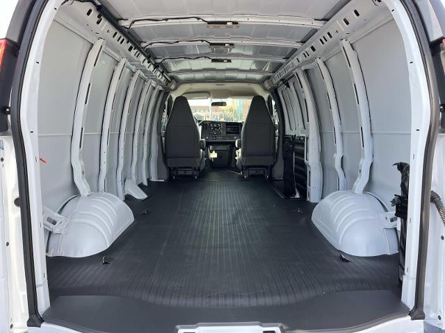 2025 Chevrolet Express Cargo 3500 WT