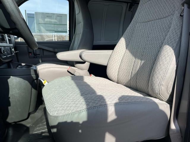 2025 Chevrolet Express Cargo 3500 WT
